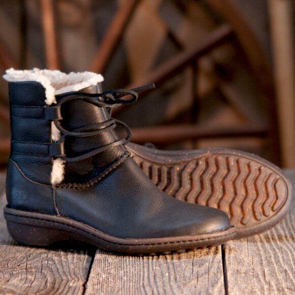 UGG Caspia Leather Tie Sheepskin Lined Boots in Black - Picture 3 of 14